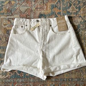 NWT sold out Madewell high rise curvy denim short in tile white size 26.